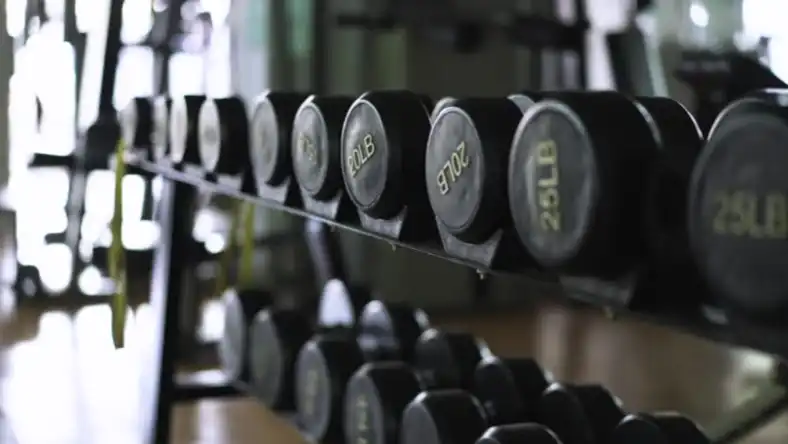 تمرین با کش لوپ برای سرشانه